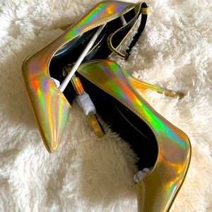 Women’s Pumps size 10 never worn.